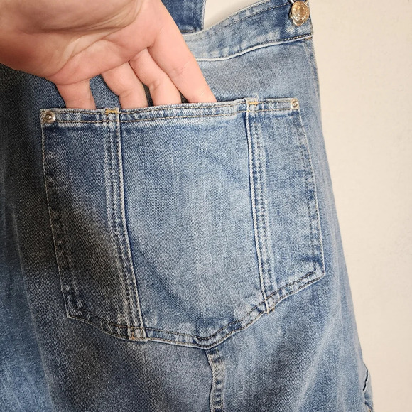 H&M Maternity Denim Overall Shorts Shortalls Women's size XXL Medium Wash - Picture 13 of 16